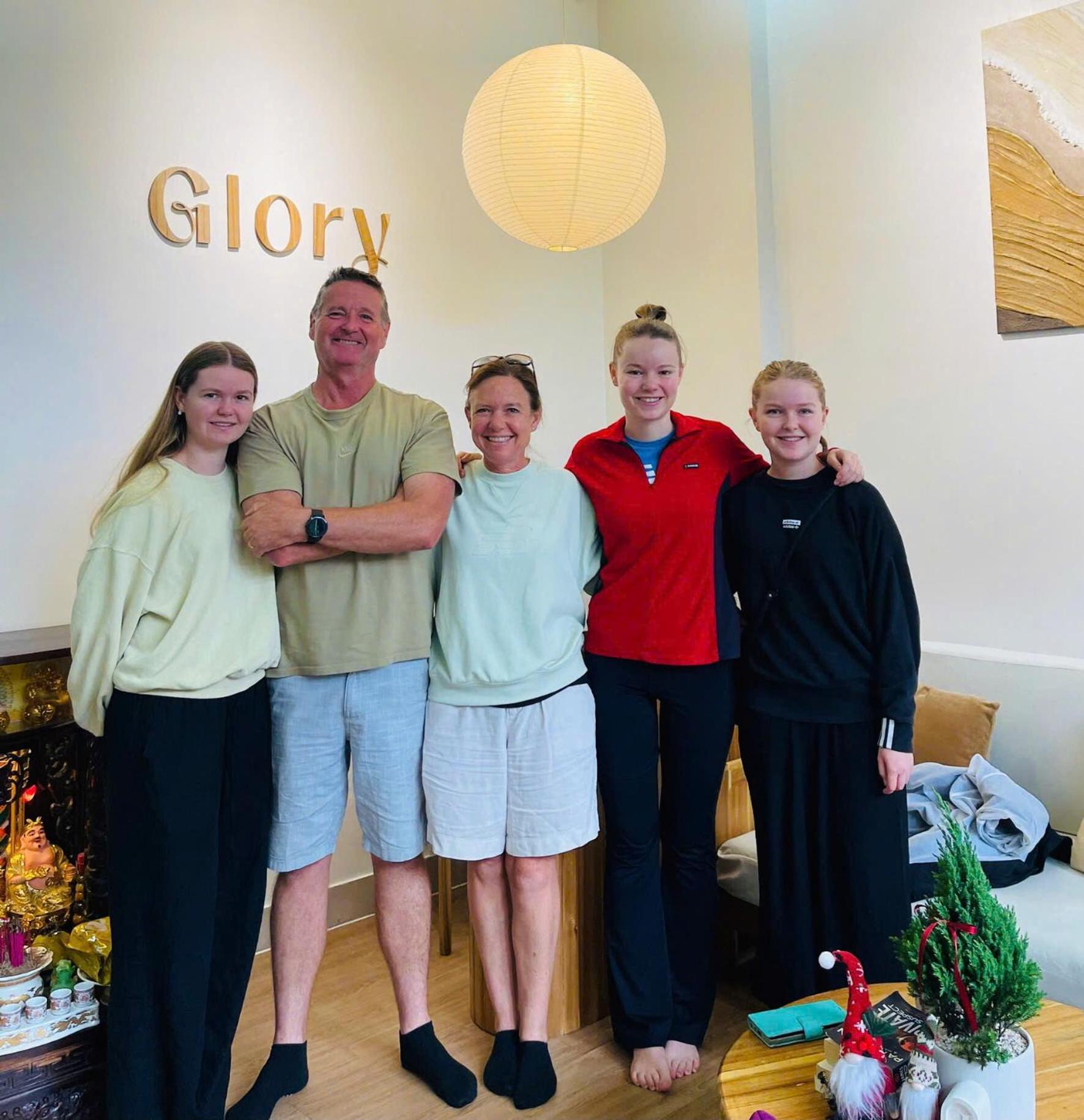 Glory Hue Homestay Bagian luar foto